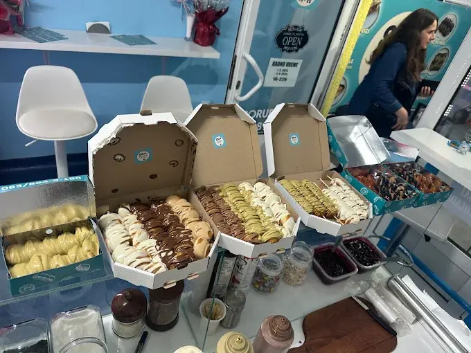Box sa mini palačinkama i wafflima u lokalu MiniČinke