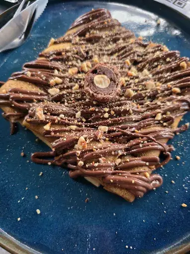 Palačinka sa čokoladom, lešnikom i Ferrero kuglicom