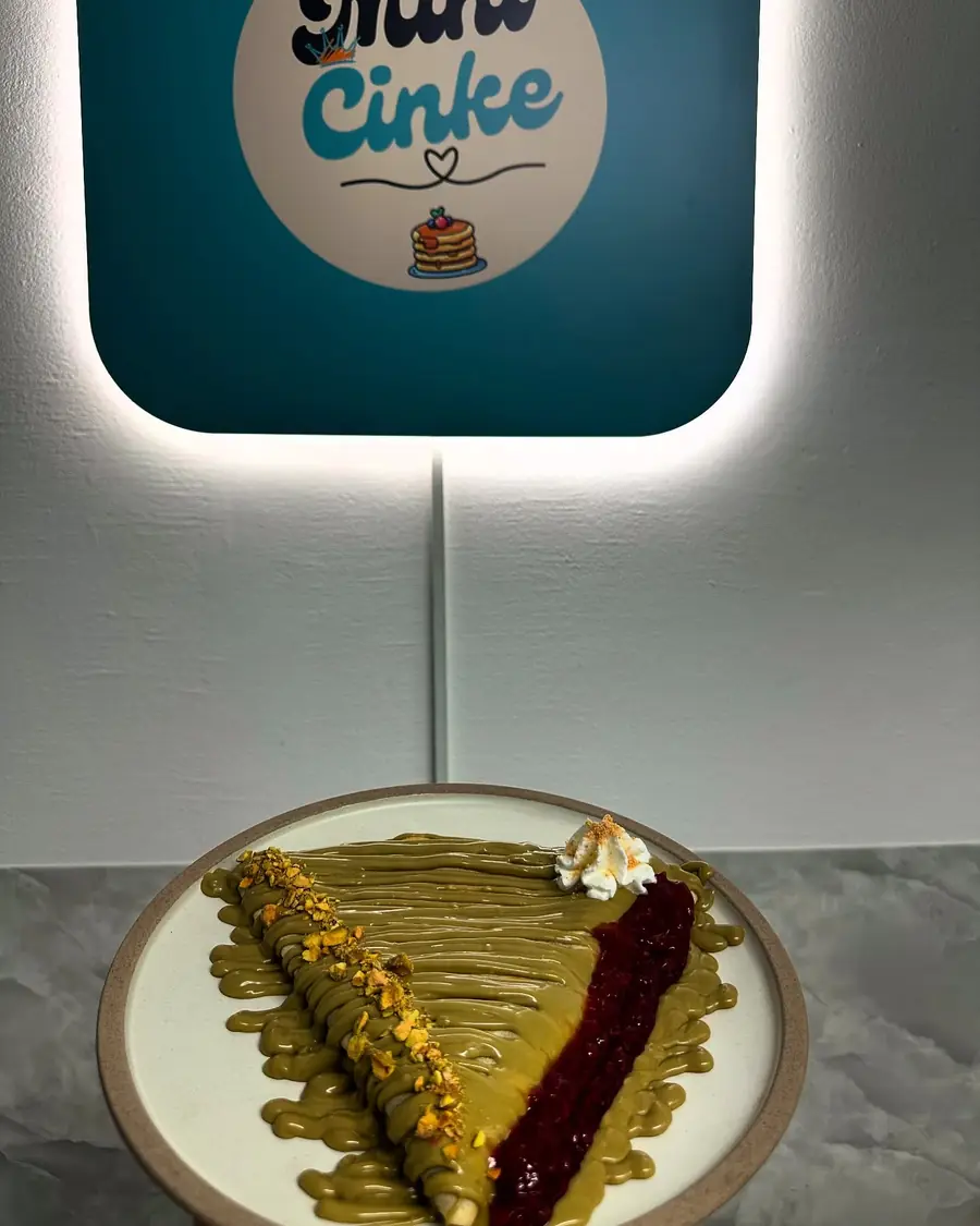 Palačinka sa pistaćima i malinom